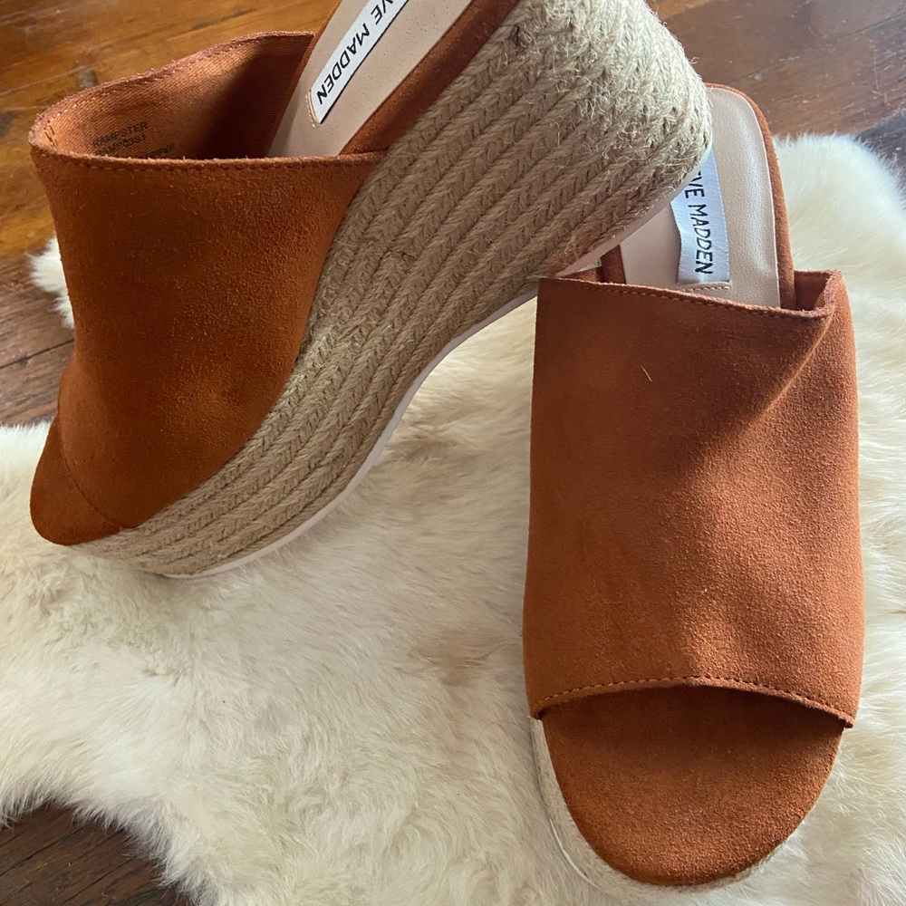 Steve Madden Heel Wedge size 8.5